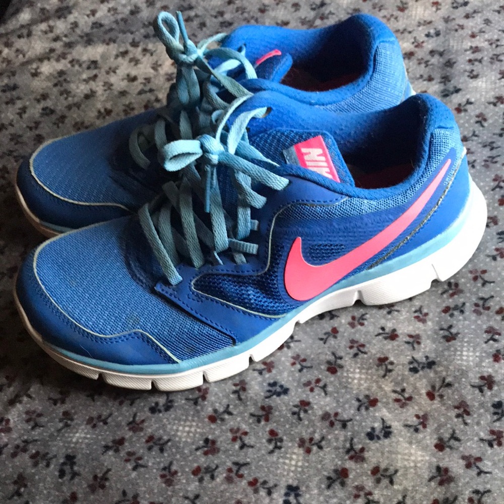👟 Women’s Nike Shoes size 6 1/2 👟
